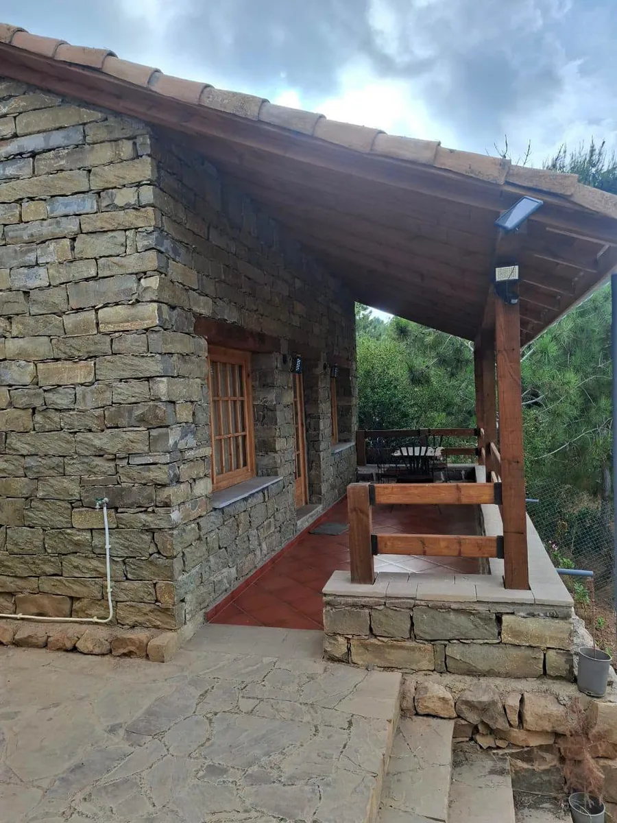 Maison en pierre avec terrasse